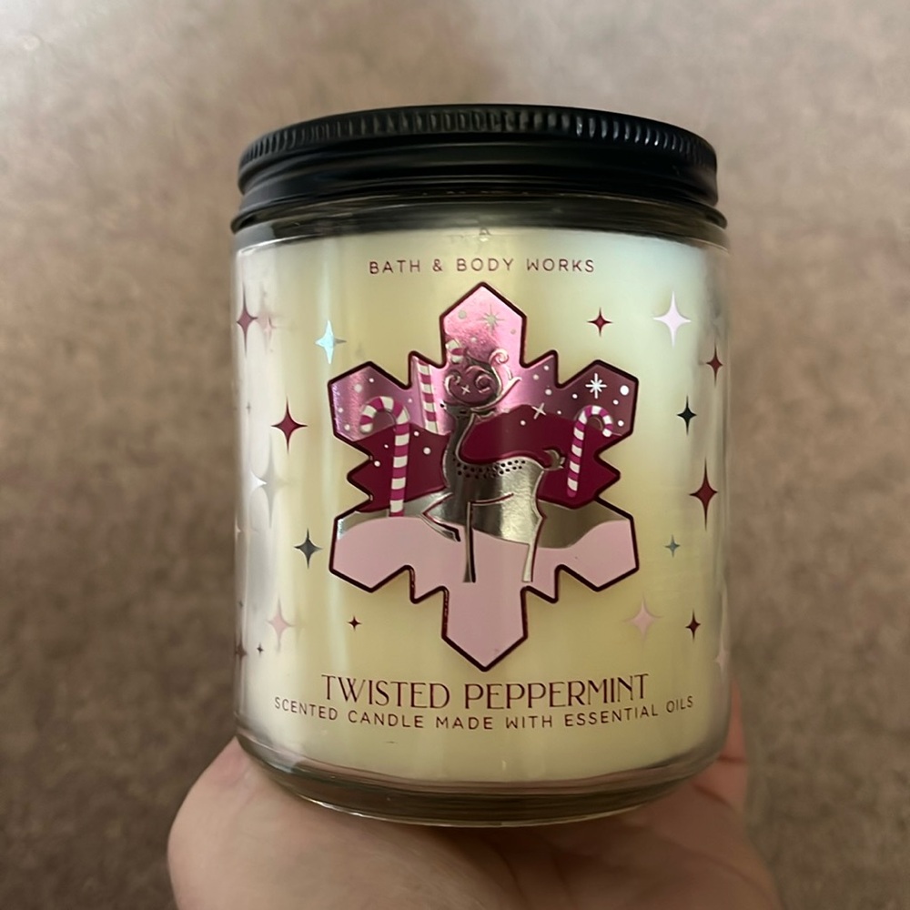 COPY - Bath & Body Works Single Wick Candle, Twisted Peppermint.